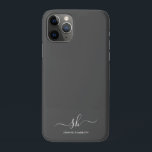 Capa Para iPhone 11 Pro Monograma Elegante Moderno Personalizado<br><div class="desc">Capas de iphone de monograma pessoal moderno com caligrafia de script de tendências e design de tipografia minimalista. Esta é a versão de marfim / cinza de carvão.</div>