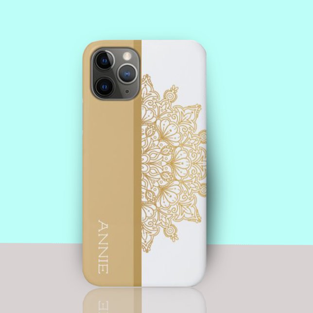 Capa Para iPhone 11 Pro Padrão Dourado Elegante de Mandala no Nome Branco (Elegant Gold Mandala Pattern on White Name Case-Mate iPhone Case)