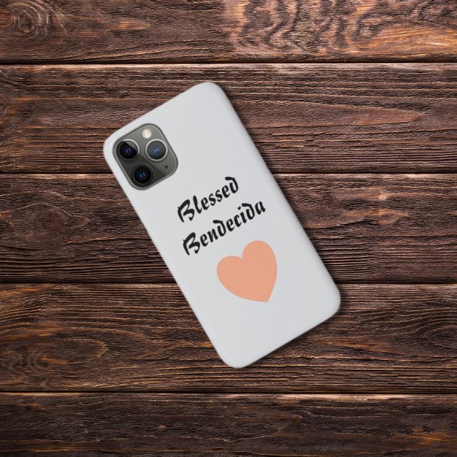 Capa Para iPhone 11 Pro Peach Fuzz Heart Bilíngue Bendito Bendecida (Light Gray Phone Case with Bilingual text: Blessed - Bendecida In Spanish. Multilingual Project)