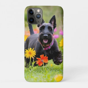 Capa Para iPhone 11 Pro Prances Scottish Terriers em erva e flores