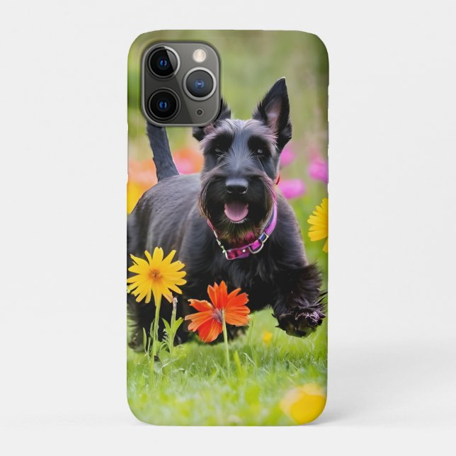 Capa Para iPhone 11 Pro Prances Scottish Terriers em erva e flores (Verso)
