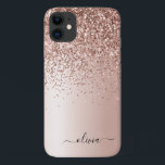 Capa Para iPhone 11 Rosa Dourado - Nome do Monograma do Metal com Lant<br><div class="desc">Rosa Dourado - Folha fina rosa esfarelada metálica e esfregando brilho no nome do monograma de metal escovado e do telefone inicial. Isto faz o doce e perfeito aniversário de 16 anos, casamento, chá de panela, aniversário, chá de fraldas ou festa de solteira presente para alguém que ama luxo de...</div>