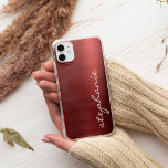 Capa Para iPhone 11 Ruby Red Faux Bruted Metal<br><div class="desc">Esta capa de telefone de tendência apresenta um fundo de folhas de metal escovado rubi e vermelho. Personalize-o com seu nome em um script de pincel branco estilo escrita à mão.</div>
