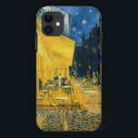 Capa Para iPhone 11 Terraço do café de Vincent van Gogh |, Lugar du<br><div class="desc">Terraço do café,  Lugar du Fórum,  Arles,  1888 (óleo em canvas) Gogh,  terraço do café 1853-90) BBC192281 da camionete de Vincent (,  Lugar du Fórum,  Arles,  1888 (óleo em canvas),  Gogh,  camionete de Vincent (1853-90)/Muller de Rijksmuseum,  Otterlo,  Países Baixos/biblioteca da arte de Bridgeman</div>