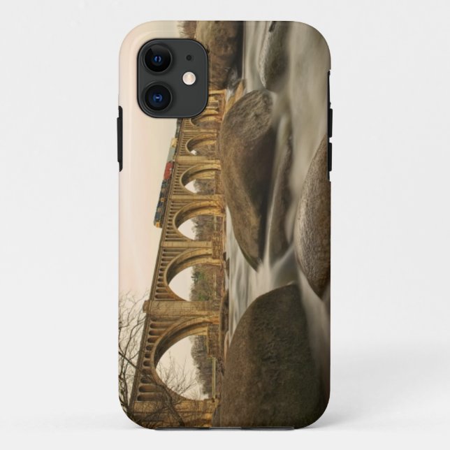 Capa Para iPhone 11 Trem sobre James River (Verso)