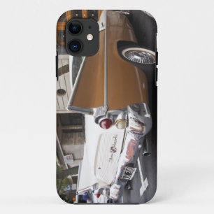 Capa Para iPhone 11 Um carro clássico Studebaker Silver Hawk estaciona