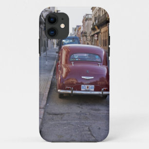 Capa Para iPhone 11 Um clássico carro Peugeot vermelho antigo estacion