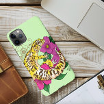 Capa Para iPhone Amarelo-leopardo Gecko Verde<br><div class="desc">Uma lagartixa-leopardo se senta entre flores e henna num pano de fundo verde</div>