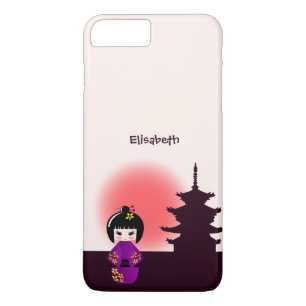 Capa iPhone 8 Plus/7 Plus Boneca japonesa do kokeshi no templo durante o por