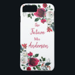Capa iPhone 8 Plus/7 Plus Burgundy Watercolor Rosa Floral o Futuro Sra.<br><div class="desc">Rosa botânico de cor d'água brilhante floral o Futuro Sra. design. Borgonha, marsala, rosa branco de peônias de aquarelas, design de chich floral botânico com folhas verdes escuras e bagas em fundo branco. Possui um elegante design de tipografia manuscrita e queda bonito, buquê de peônias com burgundy de inverno. Escolha...</div>