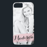Capa iPhone 8/7 Foto personalizada personalizada de cor d'água cor<br><div class="desc">Design personalizado moderno com sua foto favorita. Pincel de aquarela cor-de-rosa-claro com seu nome nele. fonte do script na moda.</div>