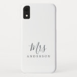 Capa Para iPhone Da Case-Mate Futuro, Sra. Black White Chic Bride<br><div class="desc">A futura Sra. capa de telefone com um guião fora do preto em um fundo branco. Celebre seu casamento em estilo com um toque de elegância simples de preto e branco. Basta adicionar seu nome a esta design na moda feminina. Desenvolvido exclusivamente para você pelo Happy Dolphin Studio. Se precisar...</div>