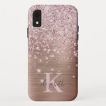 Capa Para iPhone Da Case-Mate Glam Bling Rosa Dourado Diamond Confetti Monograma<br><div class="desc">Elegante, Glam, rosa de diamante de ouro, capas de iphone de confete de Girly Shiny. Apresenta um fundo de metal esfregado em rosa dourado falso, pontilhado com ouro rosa rosa e confete de diamantes brancos. Personalize com seu nome e monograma inicial. Por favor, note: esta design é um efeito fotográfico...</div>