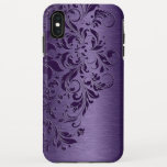 Capa Para iPhone Da Case-Mate Lace Floral Roxo Profundo Elegante<br><div class="desc">Tonalidades roxas de alumínio esfregado em metal parecem fundo impressão de alumínio,  com rendas florais roxas profundas. Disponível em outros produtos e várias combinações de cores diferentes</div>