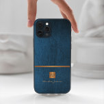 Capa Para iPhone Da Case-Mate Monograma azul brilhante de ouro elegante e luxo<br><div class="desc">Escritório clássico de aparência exclusiva ou capa de telefone monofilizada pessoal com um quadrado falsa de ouro metálico em cobre com suas iniciais de nome de monograma e uma faixa espumante sobre um fundo de couro azul na moda clássico. Adequado para pequenas empresas, profissionais empresariais ou independentes, especialistas em marcas...</div>