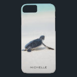 Capa iPhone 8/7 Nome Personalizado da Viagem Turtle Beach | Nature<br><div class="desc">Esta design apresenta um fazer de tartaruga bebê é o caminho para o oceano depois de ser nascer. Personalize editando o texto na caixa de texto ou exclua o texto sem nome. #tartaruga #sealife #ocean #seaturtle #leatherback #Beach #sealife #personalizado #iPhonecase</div>