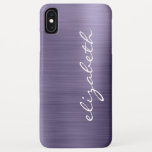 Capa Para iPhone Da Case-Mate Script Personalizado de metal escovado com lavanda<br><div class="desc">Esta capa de telefone de tendência apresenta um design de fundo moderno de folha metálica roxa de lavanda roxa esfregada. Personalize-o com seu nome sendo executado verticalmente no lado direito em um script de escrita manual branco.</div>