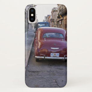Capa Para iPhone X Um clássico carro Peugeot vermelho antigo estacion