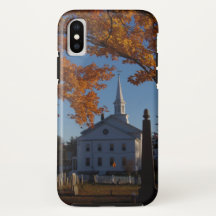 Vista Foliar De ouro Da Igreja Do Cemitério