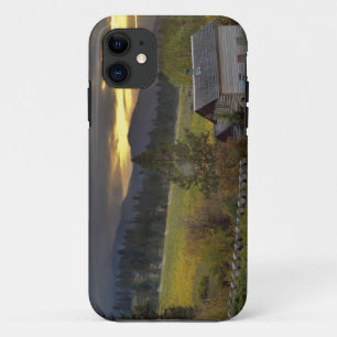 Capa Para iPhone Da Case-Mate Céu do pôr do sol sobre vinhas e cabana de toras h