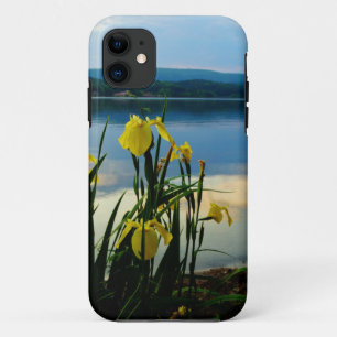 Capa Para iPhone Da Case-Mate Íris amarela na costa do lago