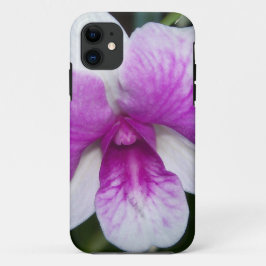 Capa Para iPhone Da Case-Mate perto de uma linda orquídea roxa e branca