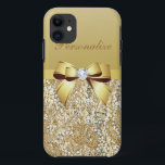 Capa Para iPhone Da Case-Mate Sequins Dourados, arco & diamante personalizados<br><div class="desc">Caixa feminino elegante do ouro com um ouro bonito e um teste padrão digital de prata dos sequins, um arco do ouro bonito e uma fita digital e jóia bling do diamante digital bonito. Um presente na moda, glamoroso para ela - as mulheres e as meninas amarão esta caixa dourada...</div>