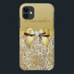 Capa Para iPhone Da Case-Mate Sequins Dourados, arco & diamante personalizados<br><div class="desc">Caixa feminino elegante do ouro com um ouro bonito e um teste padrão digital de prata dos sequins, um arco do ouro bonito e uma fita digital e jóia bling do diamante digital bonito. Um presente na moda, glamoroso para ela - as mulheres e as meninas amarão esta caixa dourada...</div>