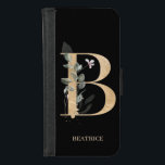 Capa Carteira Para iPhone 8/7 B Monograma Floral Personalizado<br><div class="desc">Florial do monograma da letra B. A letra B,  de textura castanha ouro,  acentuada com folhas e bagas compostas de cor aquosa verde e pó de ouro. Personalizado com o nome na fonte correspondente.</div>