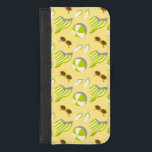 Capa Carteira Para iPhone 8/7 Plus Beach vacay pattern with sunglasses and sun hat<br><div class="desc">Beach design pattern with sunglasses and sun hat on a sand yellow background</div>
