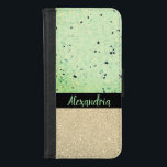 Capa Carteira Para iPhone 8/7 Mint Green Terrazzo Sparkly Personalizado<br><div class="desc">Um padrão abstrato de verde limão terrazzo com uma fita preta onde você pode personalizá-lo junto com um design dourado e brilhante na parte inferior para um vidro extra. Testes modernos.</div>