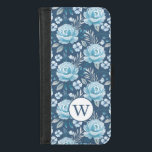 Capa Carteira Para iPhone 8/7 Padrão Floral do Monograma Azul<br><div class="desc">Personalize este lindo padrão floral azul e branco com o seu monograma. Projetado para você pelo Blackberry Boulevard.</div>