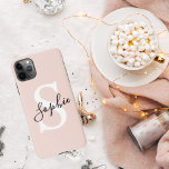 Capa Para iPhone Nome Personalizado Moderno Monograma Pastel Rosa<br><div class="desc">Nome Personalizado Moderno Monograma Pastel Rosa</div>