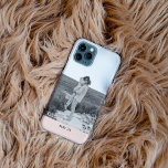 Capa Para iPhone Nome Pré-nalizado de Foto Rosa e Cinza do Casal Mo<br><div class="desc">Nome Pré-nalizado de Foto Rosa e Cinza do Casal Moderno</div>