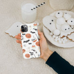 Capa Para iPhone Padrão de Assustação Colorida do Halloween |Feliz<br><div class="desc">Padrão de Assustação Colorida do Halloween |Feliz Dia das Bruxas</div>