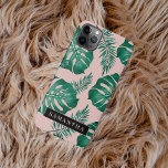 Capa Para iPhone Palma rosa tropical e verde deixa padrão e nome<br><div class="desc">O padrão Tropical Pink & Green Palm Leaves é um design vibrante e vivo que incorpora elementos da natureza e uma estética tropical. O padrão apresenta folhas de palma exuberantes em tons cor-de-rosa e verde, criando um contraste impressionante e uma aparência geral atraente.No geral, o padrão Tropical Pink & Green...</div>