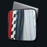 Capa Para Notebook 5 Tecidos Com Padrões Geométricos<br><div class="desc">Cinco seções ondulantes de tecido compõem a fotografia colorida, um pico esgueirado de camisas penduradas no meu armário. Da esquerda para a direita: roupa vermelha; poliéster decorado com diamantes de preto, azul claro e branco esbranquiçado; marinho com pares de tiras de cinzas finas; poliéster azul pálido com pares de tiras...</div>