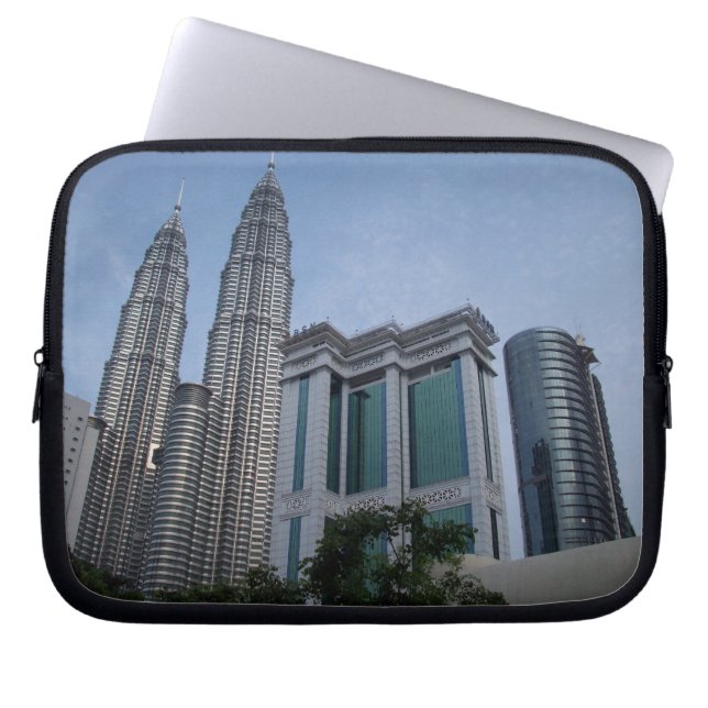 Capa Para Notebook A bolsa de laptop gêmea dos topwers de Kuala (Frente)
