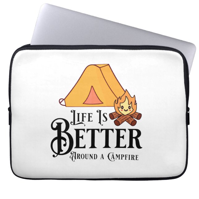 Capa Para Notebook A vida é melhor em torno de uma fogueira (Frente)