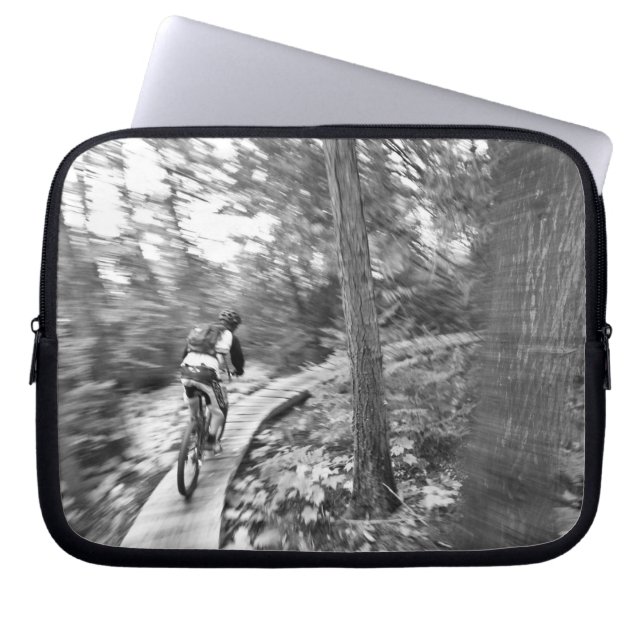 Capa Para Notebook Aaron Rodgers fazendo mountain biking na Stairway  (Frente)