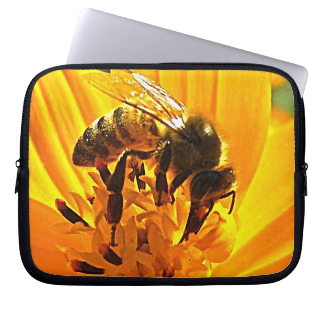 Capa Para Notebook Abelha numa Flor (Frente)