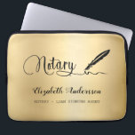 Capa Para Notebook Agente assinante de empréstimo notarial - negro ou<br><div class="desc">Um fundo dourado falso e uma caneta de assinatura negra. Escrito elegante com letra manual. Personalize e adicione seu nome,  título.</div>