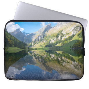 Capa Para Notebook Água Suiça dos Alpes suíços no lago Seealpsee