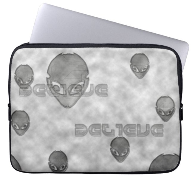 Capa Para Notebook Alienígena Acredita (Frente)