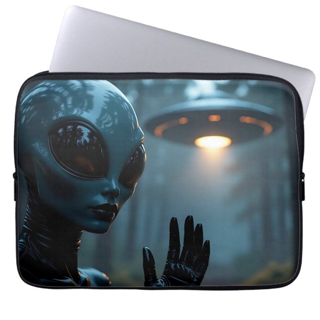 Capa Para Notebook Alienígena feminina Extraterrestre e OVNI (Frente)