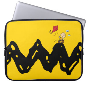 Capa Para Notebook Amendoins Charlie Brown Flying Kite