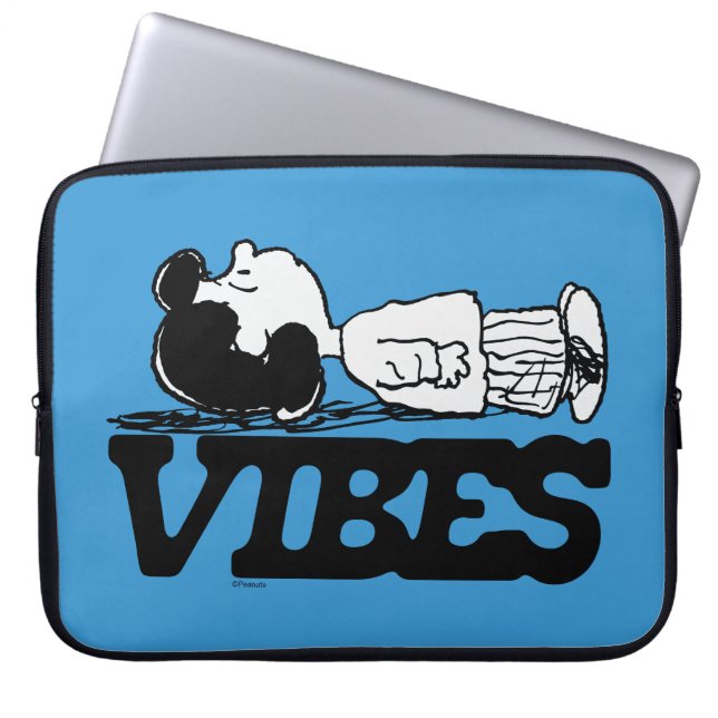 Capa Para Notebook Amendoins | Lucy Vibes (Frente)
