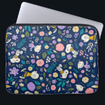 Capa Para Notebook Amendoins No Padrão De Sangue<br><div class="desc">Dê uma olhada neste design super fofo com Snoopy,  Woodstock,  Charlie Brown & Lucy em um padrão floral colorido.</div>
