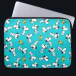 Capa Para Notebook Amendoins | Padrão de óculos escuros e espinhosos<br><div class="desc">Veja este design de amendoins divertido com Snoopy e Woodstock.</div>