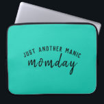 Capa Para Notebook Apenas Mais Um Momento Maneiro | Super Mãe Trendy<br><div class="desc">Simplesmente,  na moda "Apenas mais um momento maníaco" design personalizado na tipografia moderna com uma diversão na música Manic Segunda-feira para mães ocupadas em um fundo verde de tendências! O presente único e completo para uma nova mãe,  dia de as mães,  mãe ou só porque!</div>
